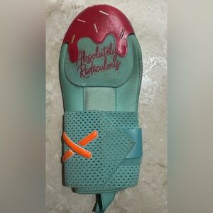 VGUC Absolutely Ridiculous sliding mitt.